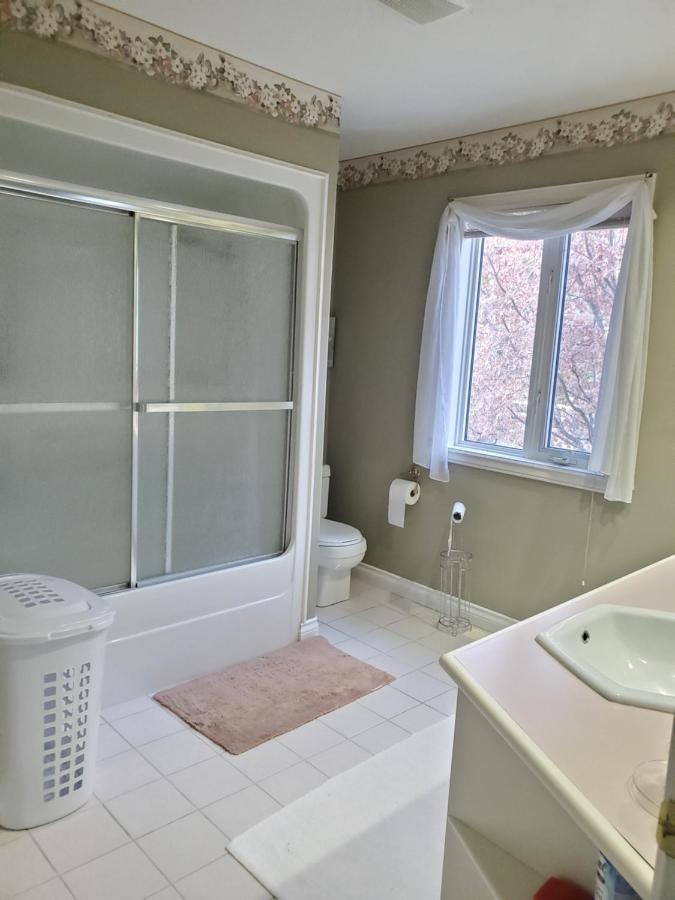 Lakeview House With 4 Rooms Kelowna Near Downtown & Knox Moutain Zewnętrze zdjęcie
