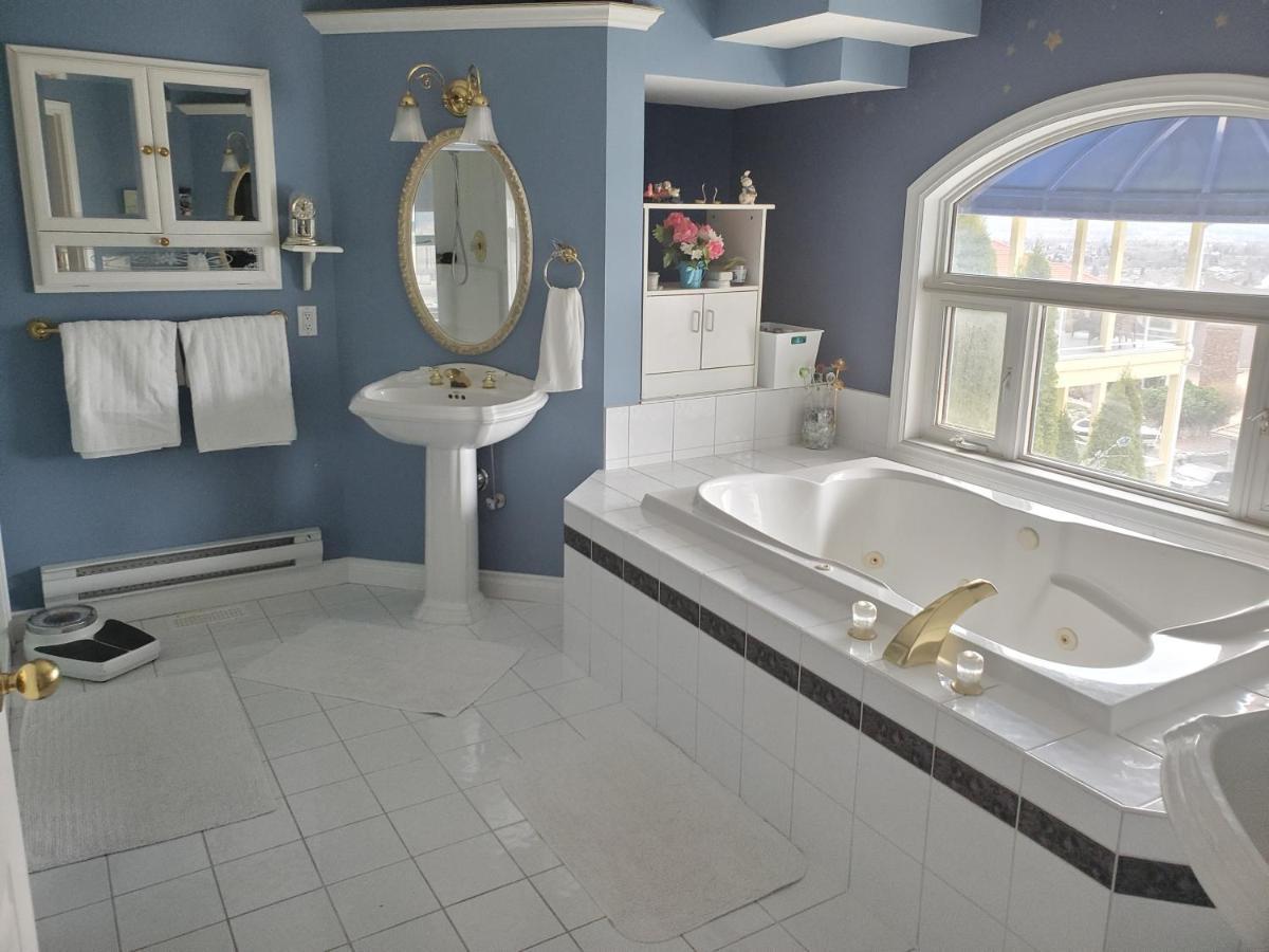 Lakeview House With 4 Rooms Kelowna Near Downtown & Knox Moutain Zewnętrze zdjęcie