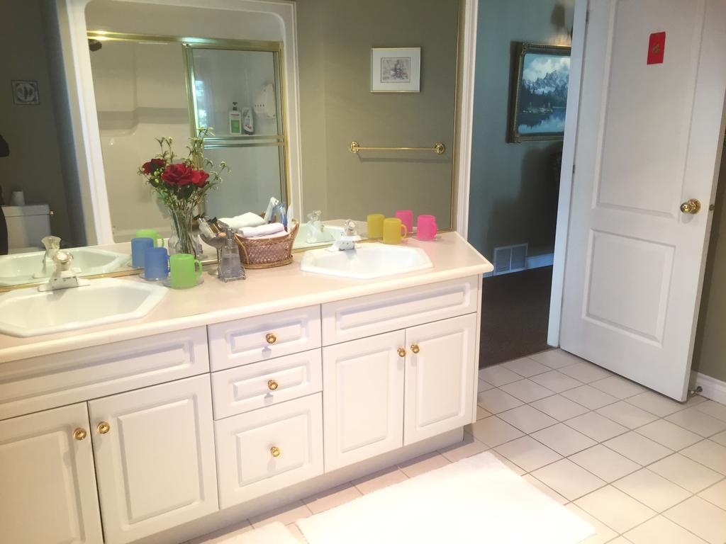 Lakeview House With 4 Rooms Kelowna Near Downtown & Knox Moutain Zewnętrze zdjęcie